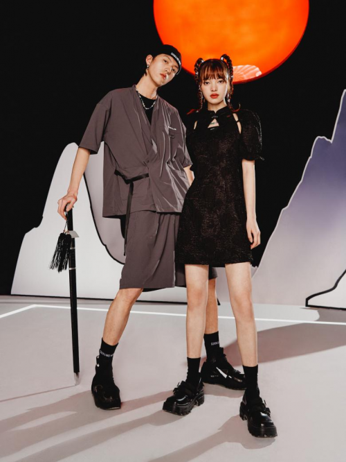 万?引力 ! 这个夏季拒绝雷同,我只想穿出CP感~休闲区蓝鸢梦想 - Www.slyday.coM 万?引力 ! 这个夏季拒绝雷同,我只想穿出CP感~休闲区蓝鸢梦想 - Www.slyday.coM