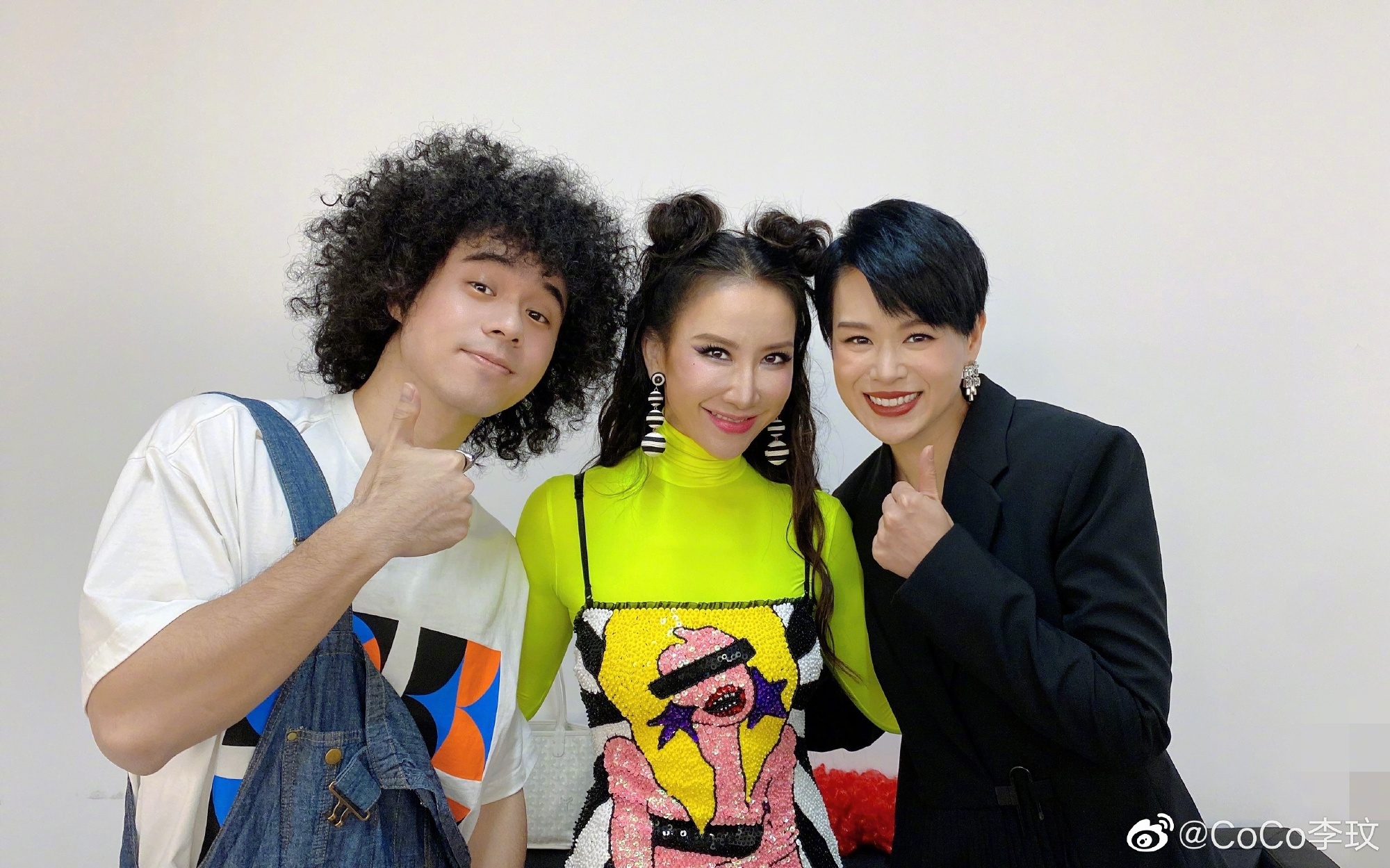 李玟晒与徐梦桃等后台合照 调皮喊“谁不爱美女”休闲区蓝鸢梦想 - Www.slyday.coM 李玟晒与徐梦桃等后台合照 调皮喊“谁不爱美女”休闲区蓝鸢梦想 - Www.slyday.coM