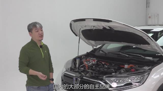 这辆本田CR-V混动的前后防撞梁，相比之前拆过的汽油版相差不大……