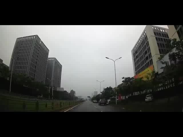 电动车逆行觉得别人永远会让着他……