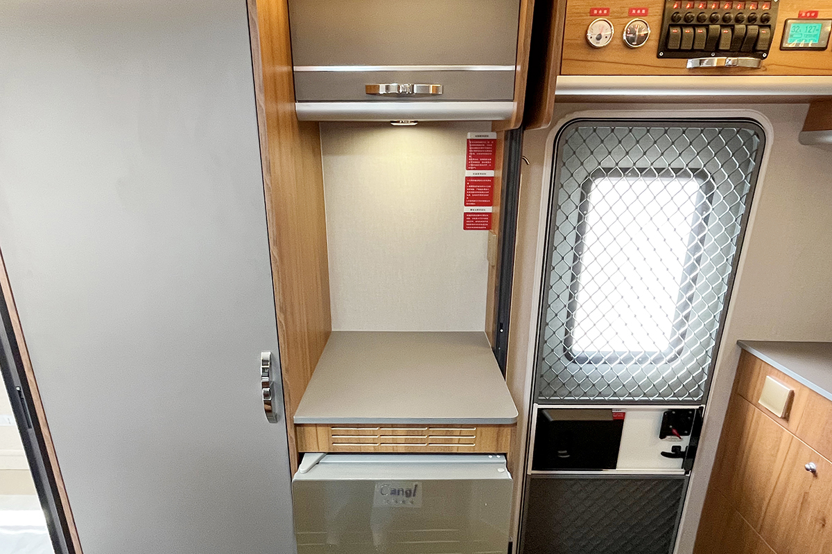 新底盘价格更亲民!20万就能买到大空间平头轻卡房车!新飞S100