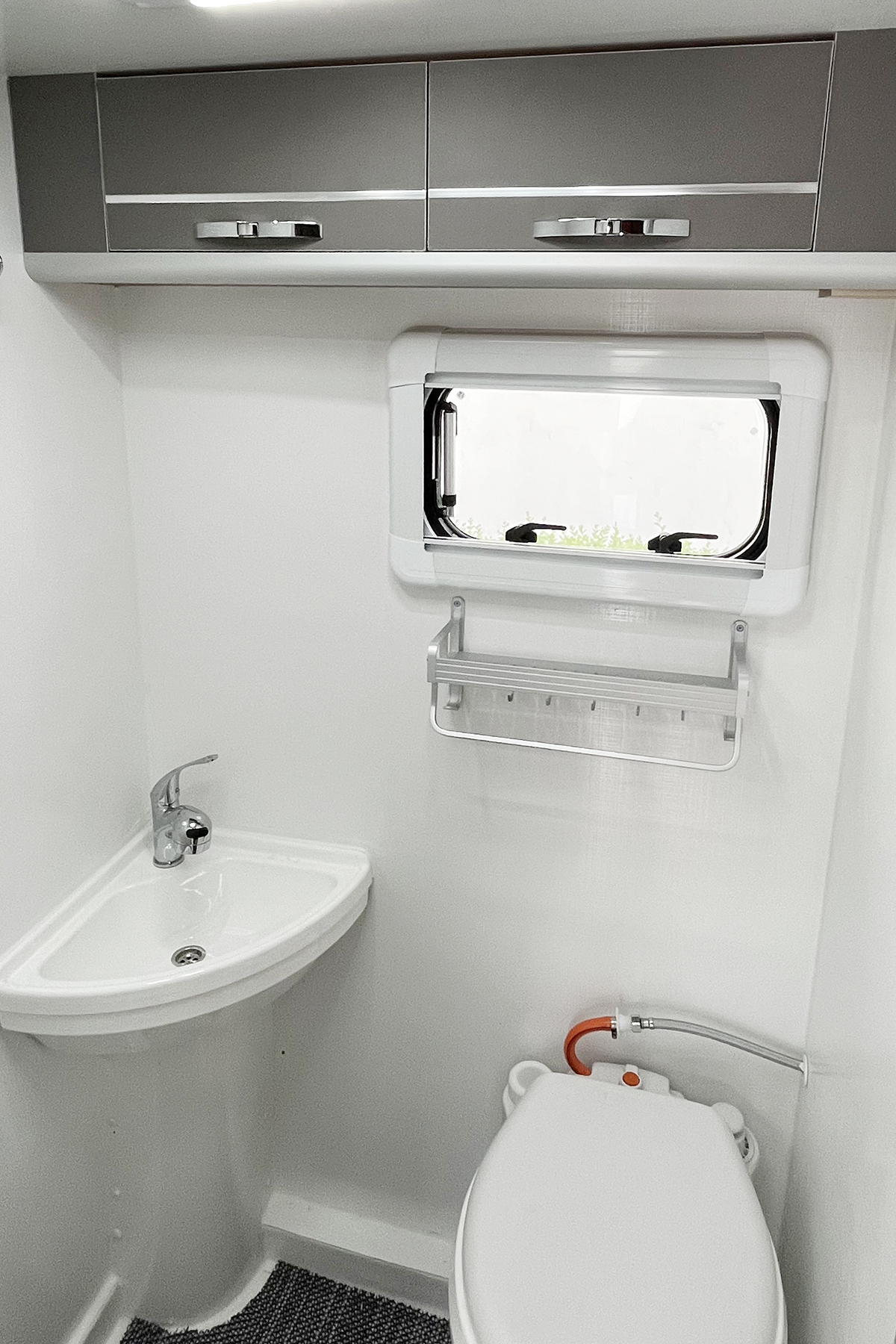 新底盘价格更亲民!20万就能买到大空间平头轻卡房车!新飞S100