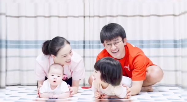 吴敏霞老公晒全家福庆520 相爱十二年仍似热恋休闲区蓝鸢梦想 - Www.slyday.coM 吴敏霞老公晒全家福庆520 相爱十二年仍似热恋休闲区蓝鸢梦想 - Www.slyday.coM