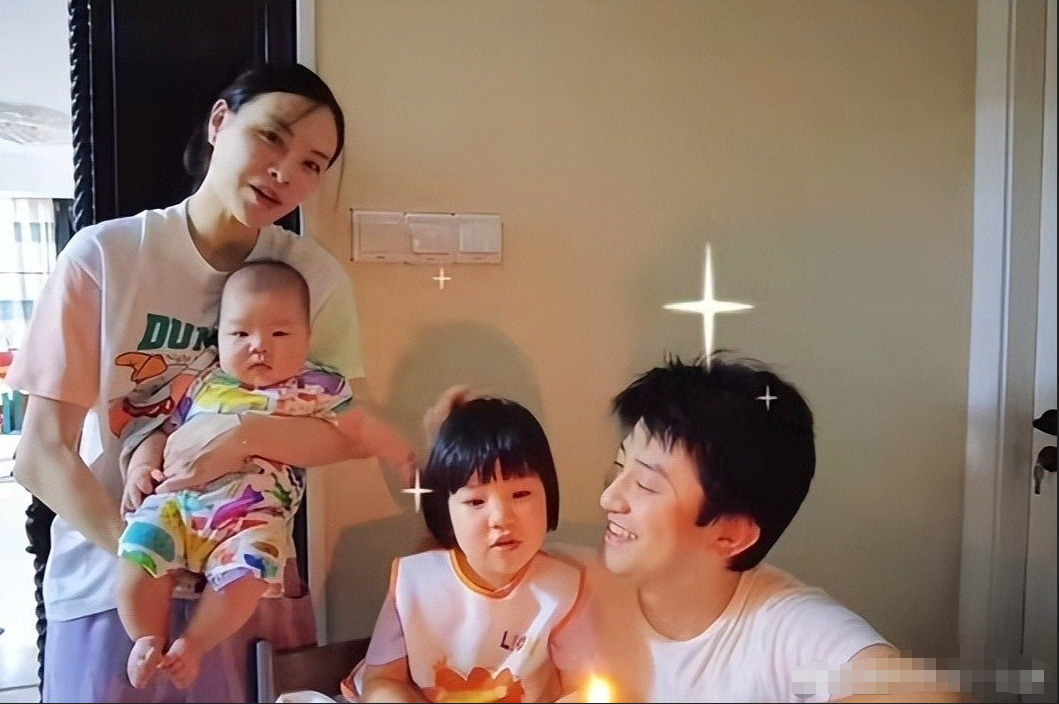 吴敏霞老公晒全家福庆520 相爱十二年仍似热恋休闲区蓝鸢梦想 - Www.slyday.coM 吴敏霞老公晒全家福庆520 相爱十二年仍似热恋休闲区蓝鸢梦想 - Www.slyday.coM