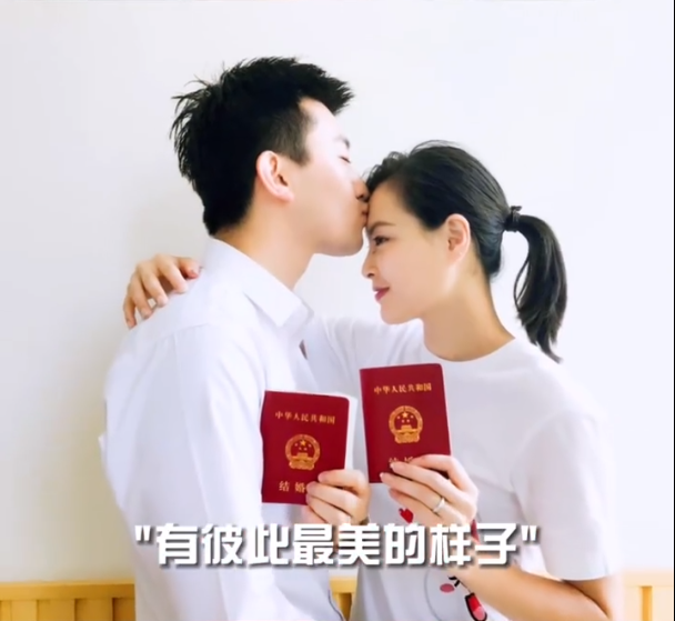 吴敏霞老公晒全家福庆520 相爱十二年仍似热恋休闲区蓝鸢梦想 - Www.slyday.coM 吴敏霞老公晒全家福庆520 相爱十二年仍似热恋休闲区蓝鸢梦想 - Www.slyday.coM