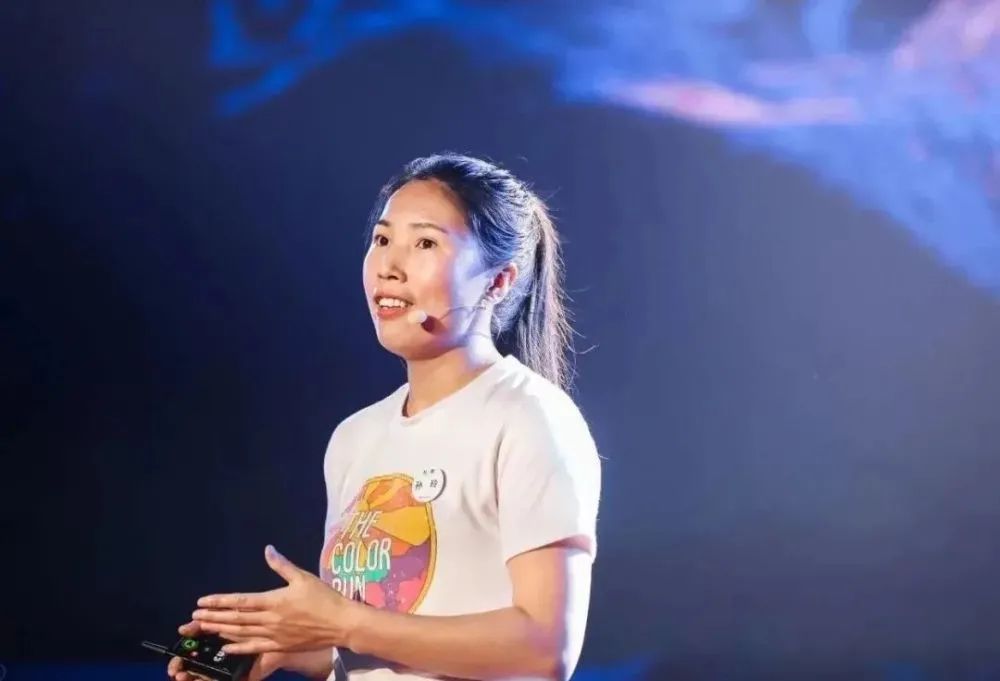 从月薪2300到年薪180万,那个初中辍学的深圳打工妹用11年走进了谷歌....休闲区蓝鸢梦想 - Www.slyday.coM 从月薪2300到年薪180万,那个初中辍学的深圳打工妹用11年走进了谷歌....休闲区蓝鸢梦想 - Www.slyday.coM