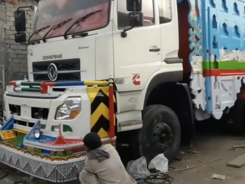 壮观，巴基斯坦定制卡车1000升大油箱，印度网友说浪费钱
