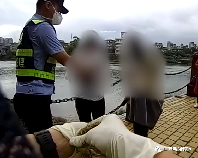 因宠物猫患重病,防城港一女孩跳江轻生!所幸被警方救回休闲区蓝鸢梦想 - Www.slyday.coM 因宠物猫患重病,防城港一女孩跳江轻生!所幸被警方救回休闲区蓝鸢梦想 - Www.slyday.coM