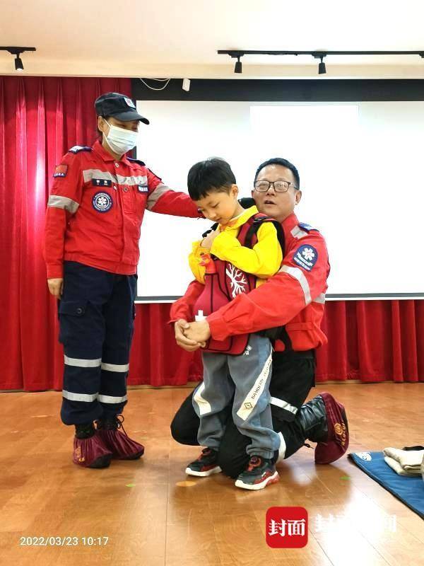 中国优秀红十字志愿者陈丹:逆向而行,一切为了那些可能存活的生命休闲区蓝鸢梦想 - Www.slyday.coM 中国优秀红十字志愿者陈丹:逆向而行,一切为了那些可能存活的生命休闲区蓝鸢梦想 - Www.slyday.coM