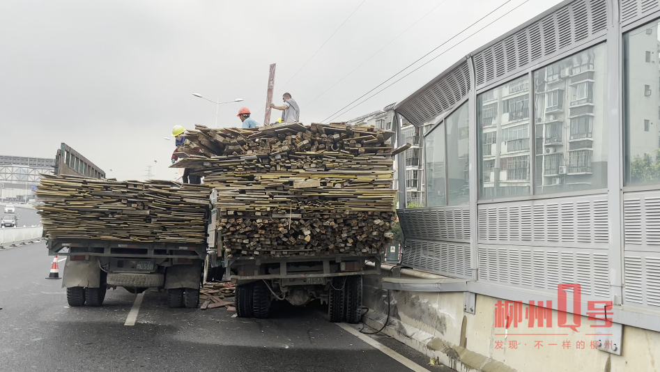 惊魂!柳州一高架桥上,农用货车失控,护栏被撞断坠下…休闲区蓝鸢梦想 - Www.slyday.coM 惊魂!柳州一高架桥上,农用货车失控,护栏被撞断坠下…休闲区蓝鸢梦想 - Www.slyday.coM