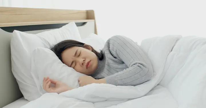 睡觉时身体会猛然抖一下，是得了什么病吗？