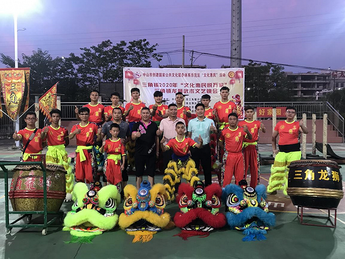 培训班学员参与当地文艺晚会表演