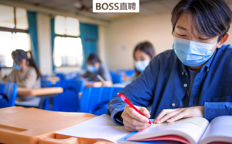 “我的大学生活,被疫情偷走了。”休闲区蓝鸢梦想 - Www.slyday.coM “我的大学生活,被疫情偷走了。”休闲区蓝鸢梦想 - Www.slyday.coM