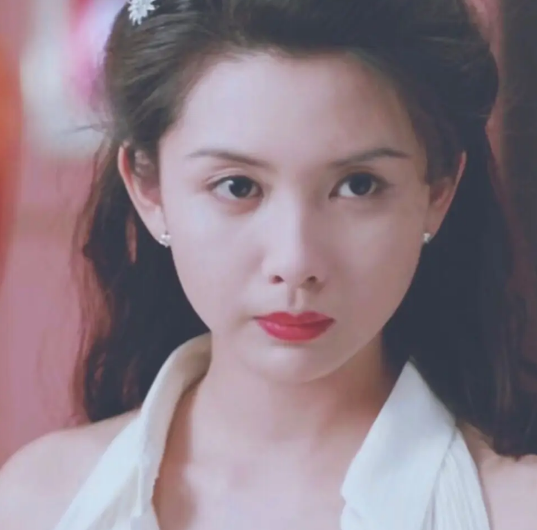 邱淑贞21岁女儿近照曝光,身材傲人性感妩媚,遗传到妈妈好基因,但她表示:不想进军演艺圈