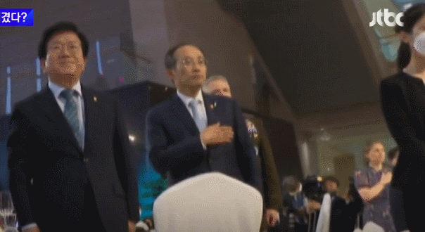 韩媒称韩国总统尹锡悦对美国国旗敬礼“史无前例”,韩网民破大防:美国人看了会笑死吧…休闲区蓝鸢梦想 - Www.slyday.coM 韩媒称韩国总统尹锡悦对美国国旗敬礼“史无前例”,韩网民破大防:美国人看了会笑死吧…休闲区蓝鸢梦想 - Www.slyday.coM