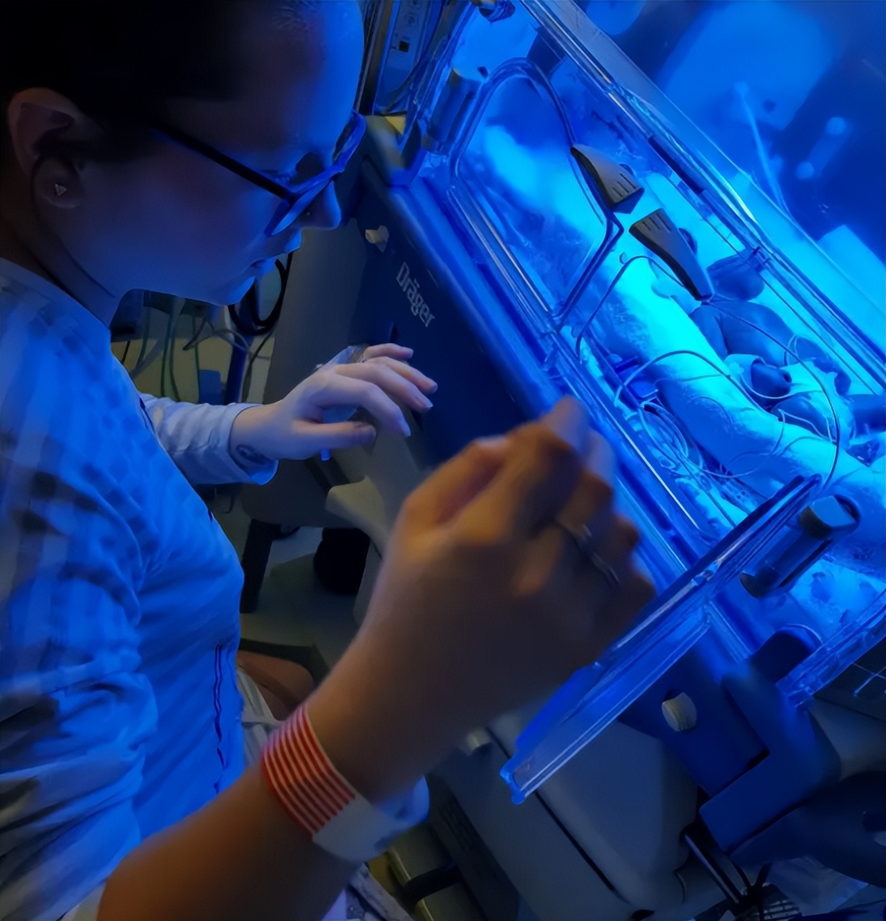 英国女子不知自己怀孕,上厕所时突然生了个孩子,宝宝未能存活休闲区蓝鸢梦想 - Www.slyday.coM 英国女子不知自己怀孕,上厕所时突然生了个孩子,宝宝未能存活休闲区蓝鸢梦想 - Www.slyday.coM