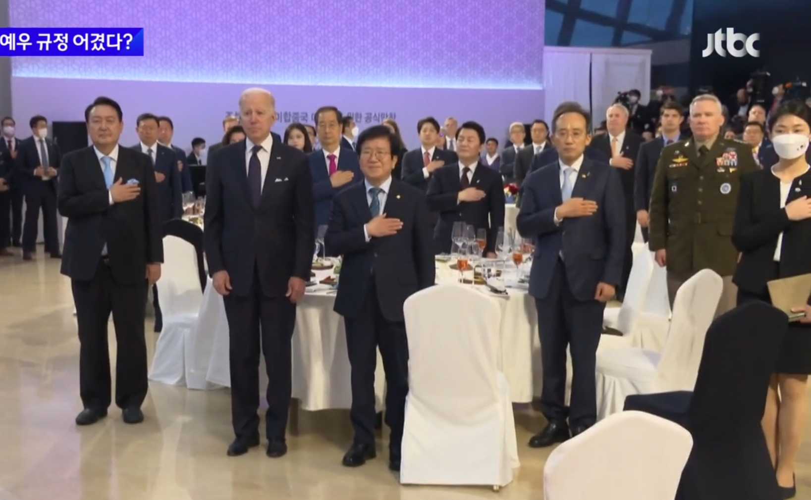 韩媒称韩国总统尹锡悦对美国国旗敬礼“史无前例”,韩网民破大防:美国人看了会笑死吧…休闲区蓝鸢梦想 - Www.slyday.coM 韩媒称韩国总统尹锡悦对美国国旗敬礼“史无前例”,韩网民破大防:美国人看了会笑死吧…休闲区蓝鸢梦想 - Www.slyday.coM