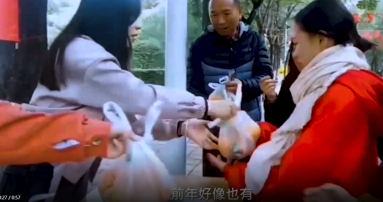 陕西咸阳一高校校庆日备千斤小龙虾万只鸡腿免费宴请师生 学生:终于成为了别人家的学校休闲区蓝鸢梦想 - Www.slyday.coM 陕西咸阳一高校校庆日备千斤小龙虾万只鸡腿免费宴请师生 学生:终于成为了别人家的学校休闲区蓝鸢梦想 - Www.slyday.coM