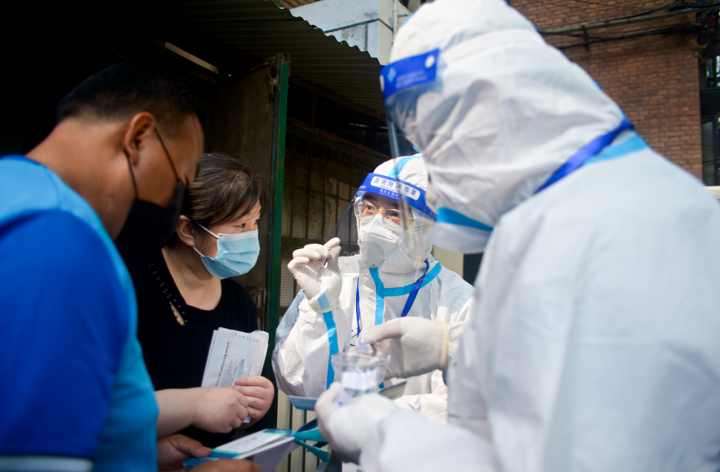 北京东城封管控区“大白”“小蓝”闭环接力,喂鸟浇花也不落休闲区蓝鸢梦想 - Www.slyday.coM 北京东城封管控区“大白”“小蓝”闭环接力,喂鸟浇花也不落休闲区蓝鸢梦想 - Www.slyday.coM