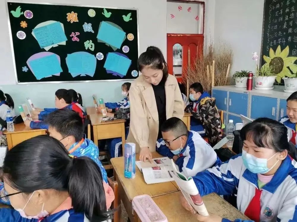 大学生支教,冒出一个“精神陪伴”模式!休闲区蓝鸢梦想 - Www.slyday.coM 大学生支教,冒出一个“精神陪伴”模式!休闲区蓝鸢梦想 - Www.slyday.coM