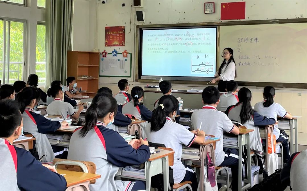 专项突破名师档案▲姓名:周佩蓉▲就职学校:江门市第一中学景贤学校