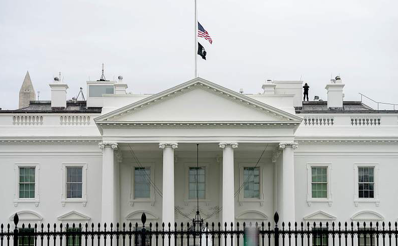 白宫降半旗!美国一小学枪击案,已致19名儿童死亡,嫌犯曾因衣着家境被嘲笑休闲区蓝鸢梦想 - Www.slyday.coM 白宫降半旗!美国一小学枪击案,已致19名儿童死亡,嫌犯曾因衣着家境被嘲笑休闲区蓝鸢梦想 - Www.slyday.coM