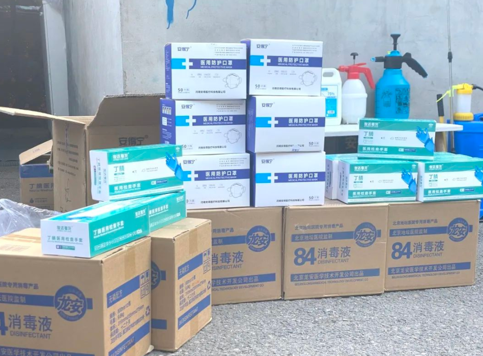 天热了,坚守防疫一线的大白和小哥,忙碌有保障休闲区蓝鸢梦想 - Www.slyday.coM 天热了,坚守防疫一线的大白和小哥,忙碌有保障休闲区蓝鸢梦想 - Www.slyday.coM