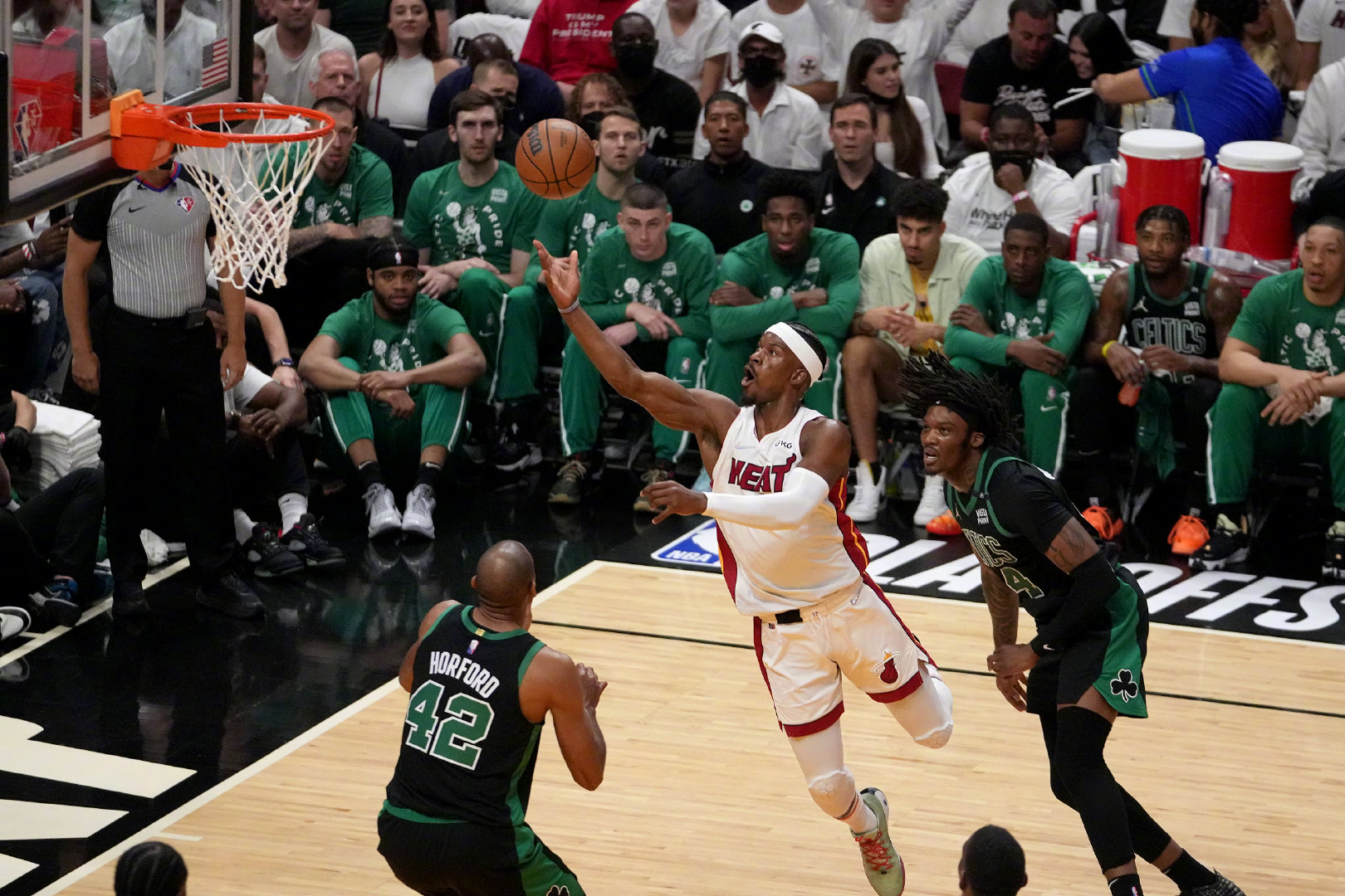 对阵东部强队战术调整可能性探讨