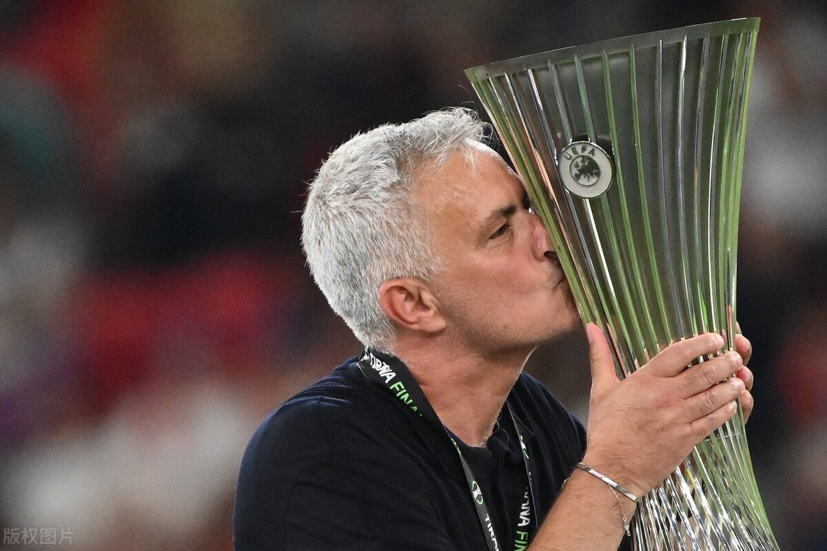 穆里尼奥执教新东家罗马迎来意甲首胜