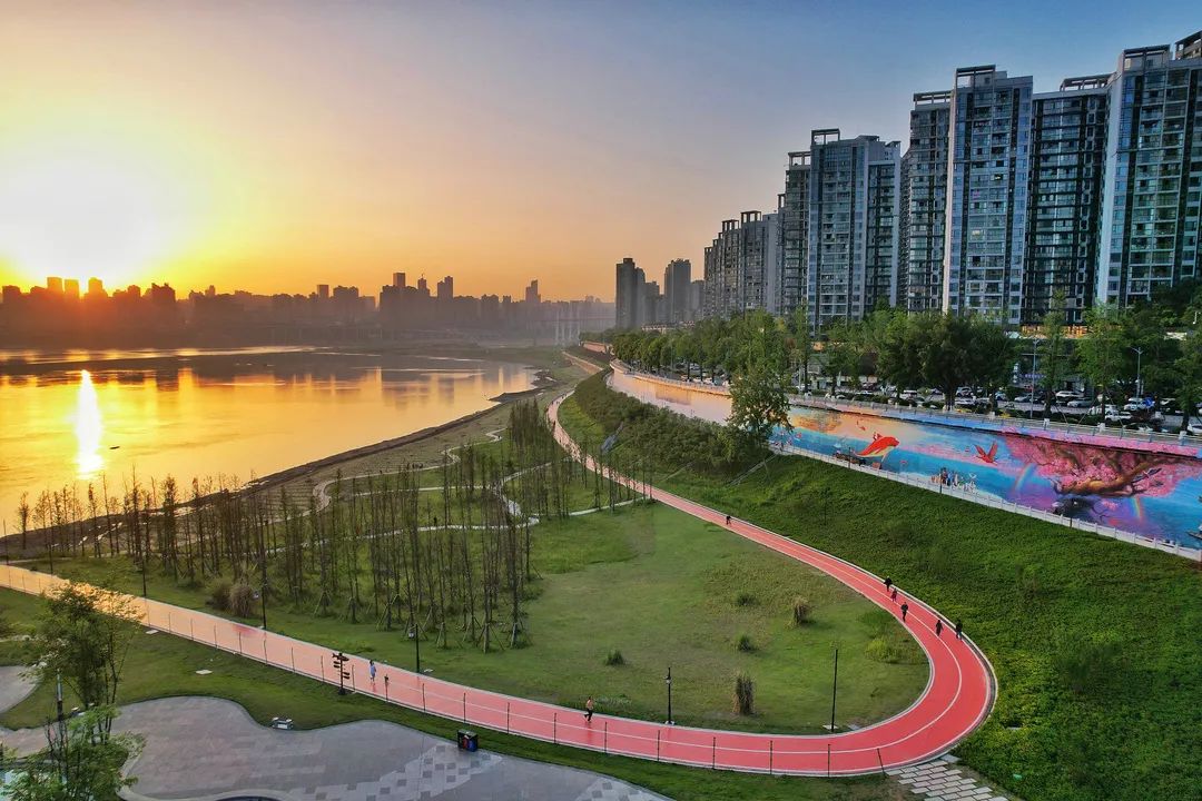 南濱路大魚海棠廣場。郭旭 攝