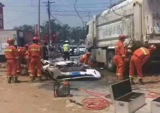 揪心!27岁女子开车掉进河,求救半小时仍被淹死,生前最后视频令全网唏嘘……休闲区蓝鸢梦想 - Www.slyday.coM 揪心!27岁女子开车掉进河,求救半小时仍被淹死,生前最后视频令全网唏嘘……休闲区蓝鸢梦想 - Www.slyday.coM