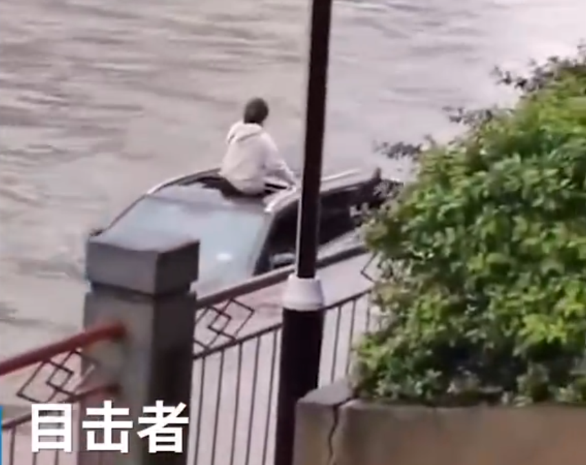 揪心!27岁女子开车掉进河,求救半小时仍被淹死,生前最后视频令全网唏嘘……休闲区蓝鸢梦想 - Www.slyday.coM 揪心!27岁女子开车掉进河,求救半小时仍被淹死,生前最后视频令全网唏嘘……休闲区蓝鸢梦想 - Www.slyday.coM