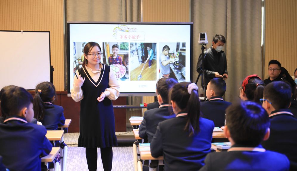 “要好看的南方人”，上海某高校老师公开招聘要求，学生满脸问号老师学生南方人