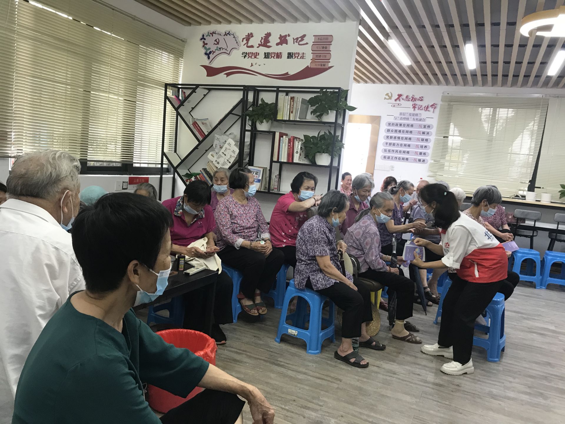 塘家社区举办老年人预防糖尿病健康宣传讲座(图1) 塘家社区举办老年人预防糖尿病健康宣传讲座(图1)
