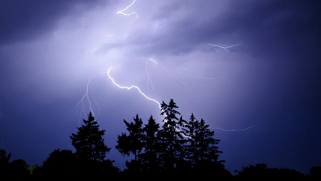 四川7名村民上山挖虫草,遭雷击身亡!当地回应:正在调查休闲区蓝鸢梦想 - Www.slyday.coM 四川7名村民上山挖虫草,遭雷击身亡!当地回应:正在调查休闲区蓝鸢梦想 - Www.slyday.coM