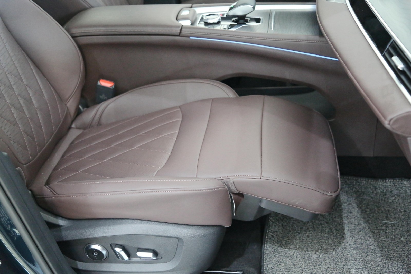 燃油车or电动车? 瑞虎8 PRO对比元 PLUS