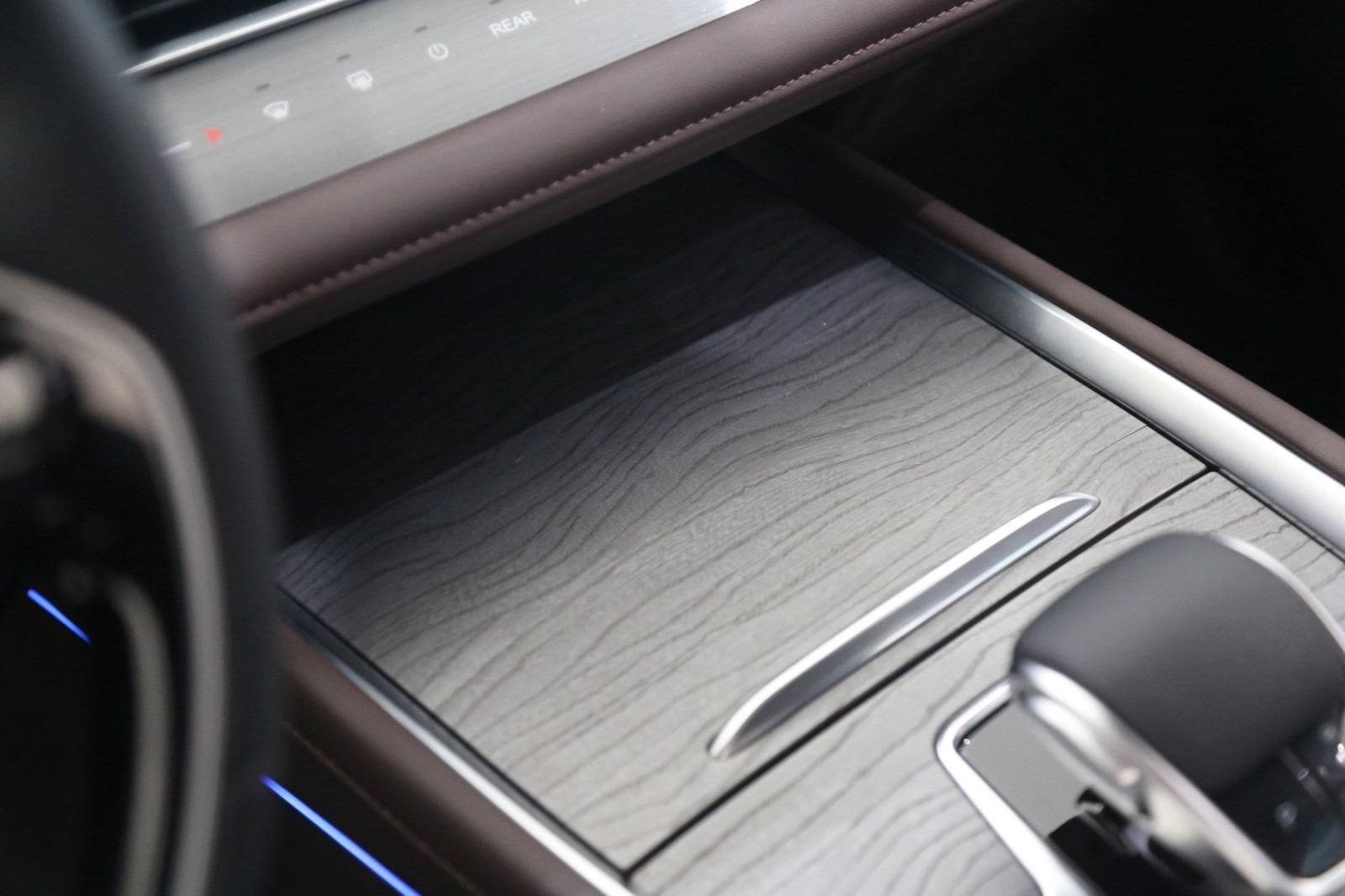 燃油车or电动车? 瑞虎8 PRO对比元 PLUS