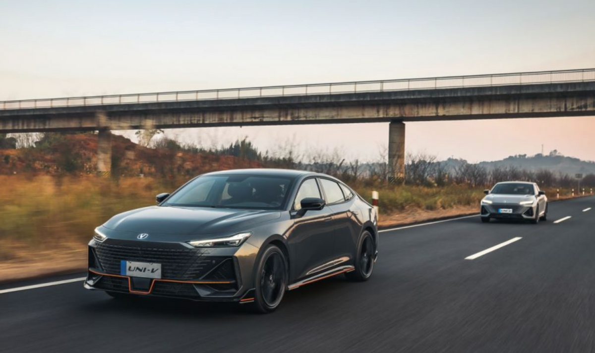 都是个性之选!长安UNI-V和本田思域到底谁更香