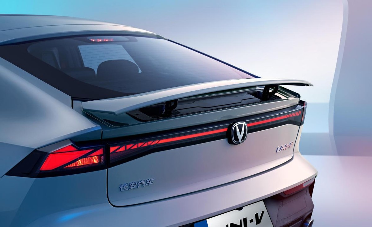 都是个性之选!长安UNI-V和本田思域到底谁更香