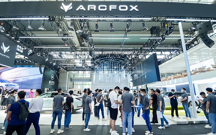 极狐阿尔法S全新HI版现身大湾区车展:搭载华为新技术 39.79万起休闲区蓝鸢梦想 - Www.slyday.coM 极狐阿尔法S全新HI版现身大湾区车展:搭载华为新技术 39.79万起休闲区蓝鸢梦想 - Www.slyday.coM