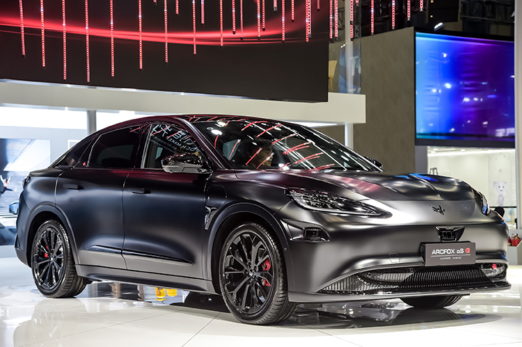 极狐阿尔法S全新HI版现身大湾区车展:搭载华为新技术 39.79万起休闲区蓝鸢梦想 - Www.slyday.coM 极狐阿尔法S全新HI版现身大湾区车展:搭载华为新技术 39.79万起休闲区蓝鸢梦想 - Www.slyday.coM