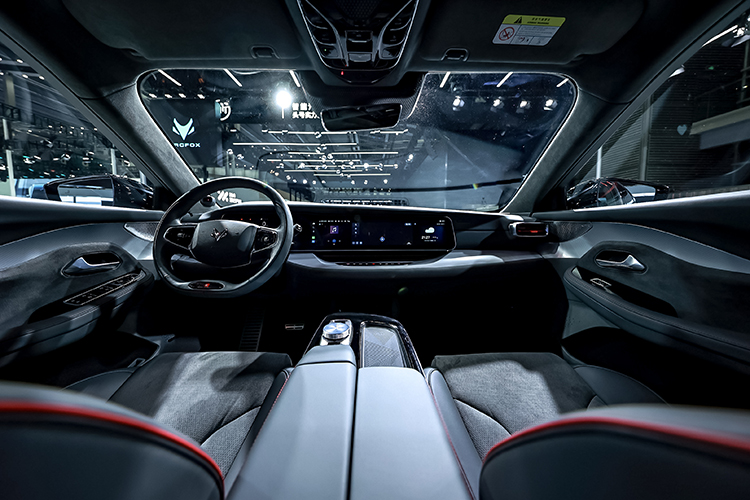 极狐阿尔法S全新HI版现身大湾区车展:搭载华为新技术 39.79万起休闲区蓝鸢梦想 - Www.slyday.coM 极狐阿尔法S全新HI版现身大湾区车展:搭载华为新技术 39.79万起休闲区蓝鸢梦想 - Www.slyday.coM