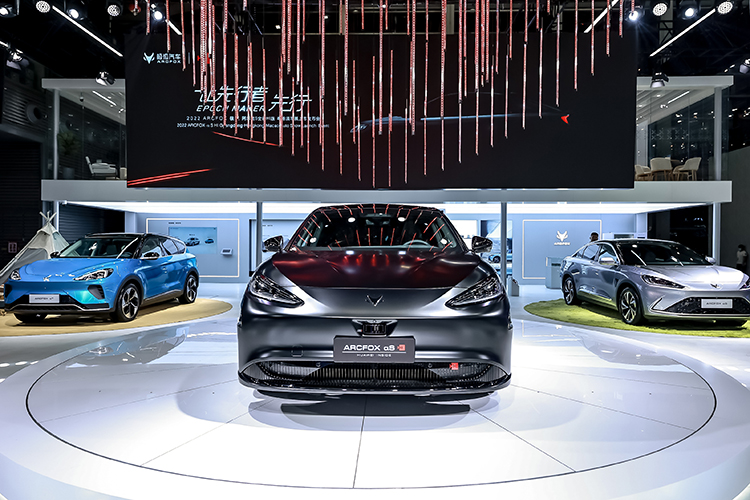 极狐阿尔法S全新HI版现身大湾区车展:搭载华为新技术 39.79万起休闲区蓝鸢梦想 - Www.slyday.coM 极狐阿尔法S全新HI版现身大湾区车展:搭载华为新技术 39.79万起休闲区蓝鸢梦想 - Www.slyday.coM