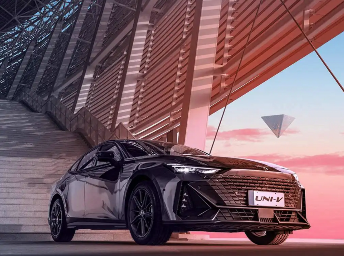 都是个性之选!长安UNI-V和本田思域到底谁更香