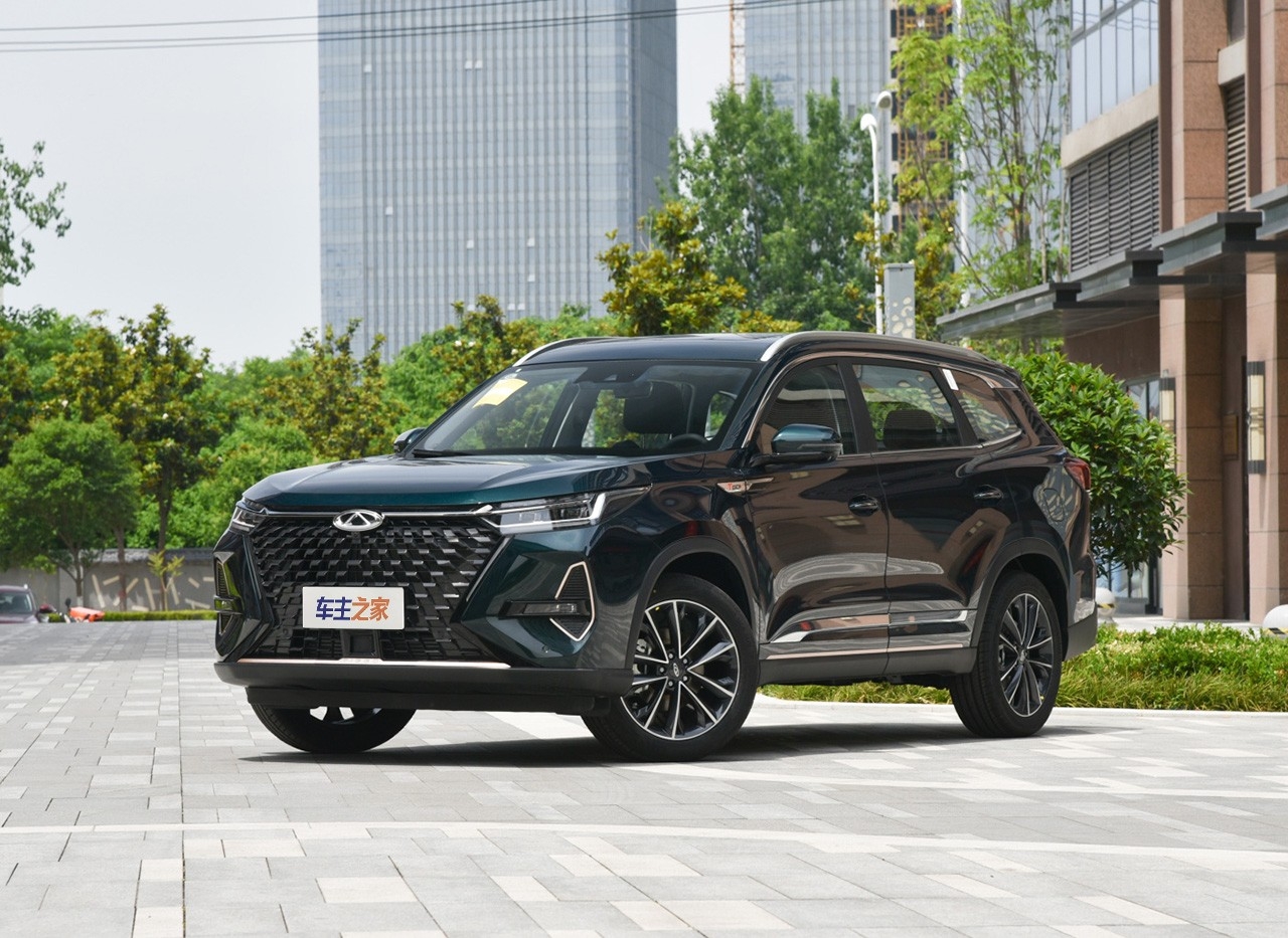 燃油车or电动车? 瑞虎8 PRO对比元 PLUS