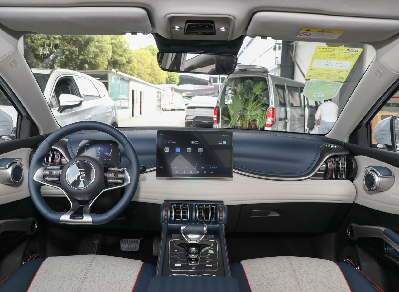 燃油车or电动车? 瑞虎8 PRO对比元 PLUS