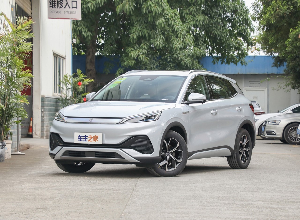 燃油车or电动车? 瑞虎8 PRO对比元 PLUS