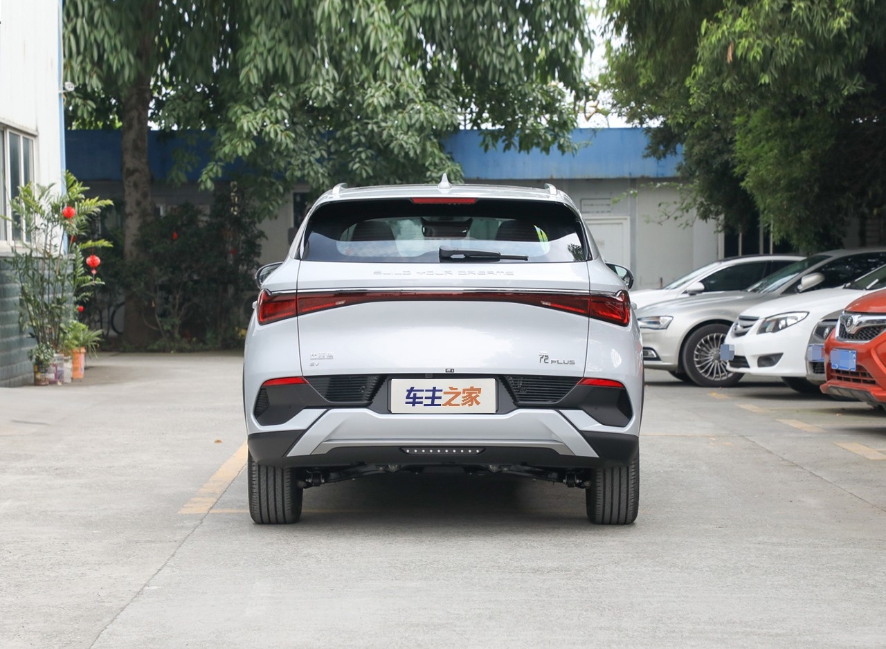 燃油车or电动车? 瑞虎8 PRO对比元 PLUS