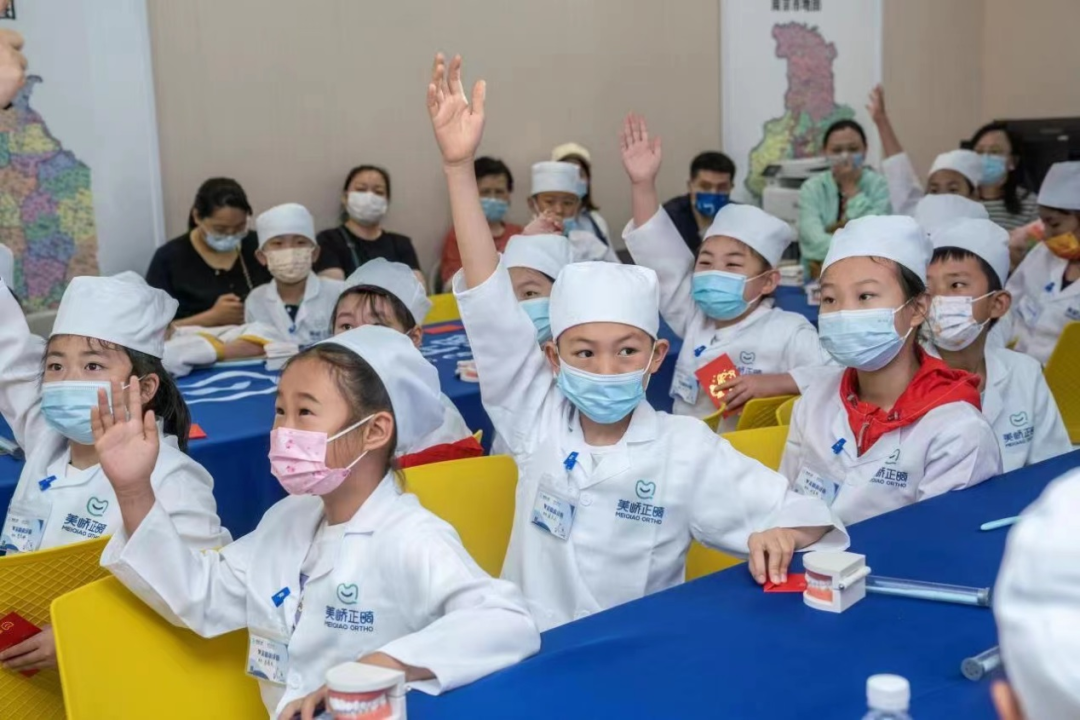 你会刷牙吗?这个年龄段孩子几乎没有能正确刷牙的……休闲区蓝鸢梦想 - Www.slyday.coM 你会刷牙吗?这个年龄段孩子几乎没有能正确刷牙的……休闲区蓝鸢梦想 - Www.slyday.coM