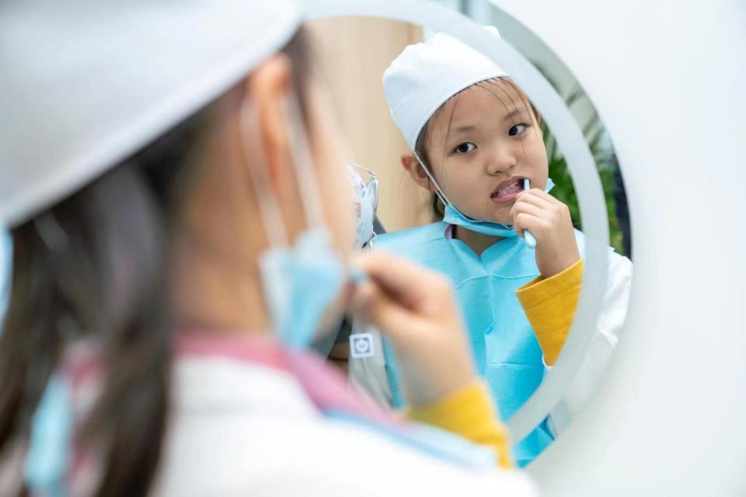 你会刷牙吗?这个年龄段孩子几乎没有能正确刷牙的……休闲区蓝鸢梦想 - Www.slyday.coM 你会刷牙吗?这个年龄段孩子几乎没有能正确刷牙的……休闲区蓝鸢梦想 - Www.slyday.coM